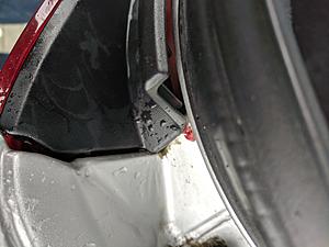 Big gaps between tail lights and body letting water in the trunk-img_20180329_130022.jpg