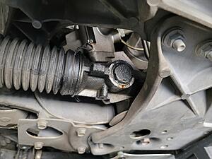 Steering rack leak-nukh7vr.jpg