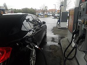 Sedans getting gas pictures!-20171222_125105.jpg