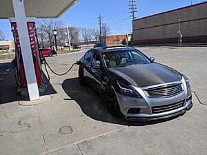 Sedans getting gas pictures!-1hde5l4h.jpg