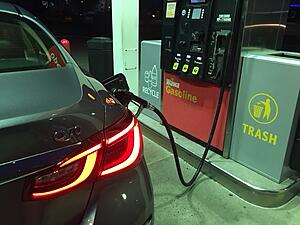 Sedans getting gas pictures!-jffeto0.jpg