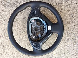 G37x coupe steering wheel - great condition w/ buttons-img_1419.jpg