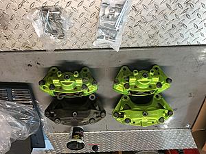 Akebono calipers-fb755e3d-463b-4e9e-a01d-d724bf7b571d.jpeg