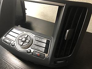 OEM Display Screen, Bezel+Controls, &amp; AV Unit (NON NAV VERSION).-img_1424.jpg