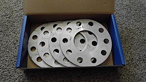 Remaining G37 parts; spacers, lug nuts, center caps, steering wheel cover kit-bvvycjul.jpg