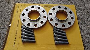 Remaining G37 parts; spacers, lug nuts, center caps, steering wheel cover kit-dxtcgq2l.jpg