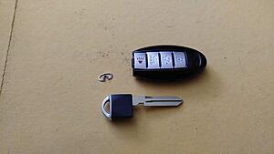 Remaining G37 parts; spacers, lug nuts, center caps, steering wheel cover kit-kczawenl.jpg