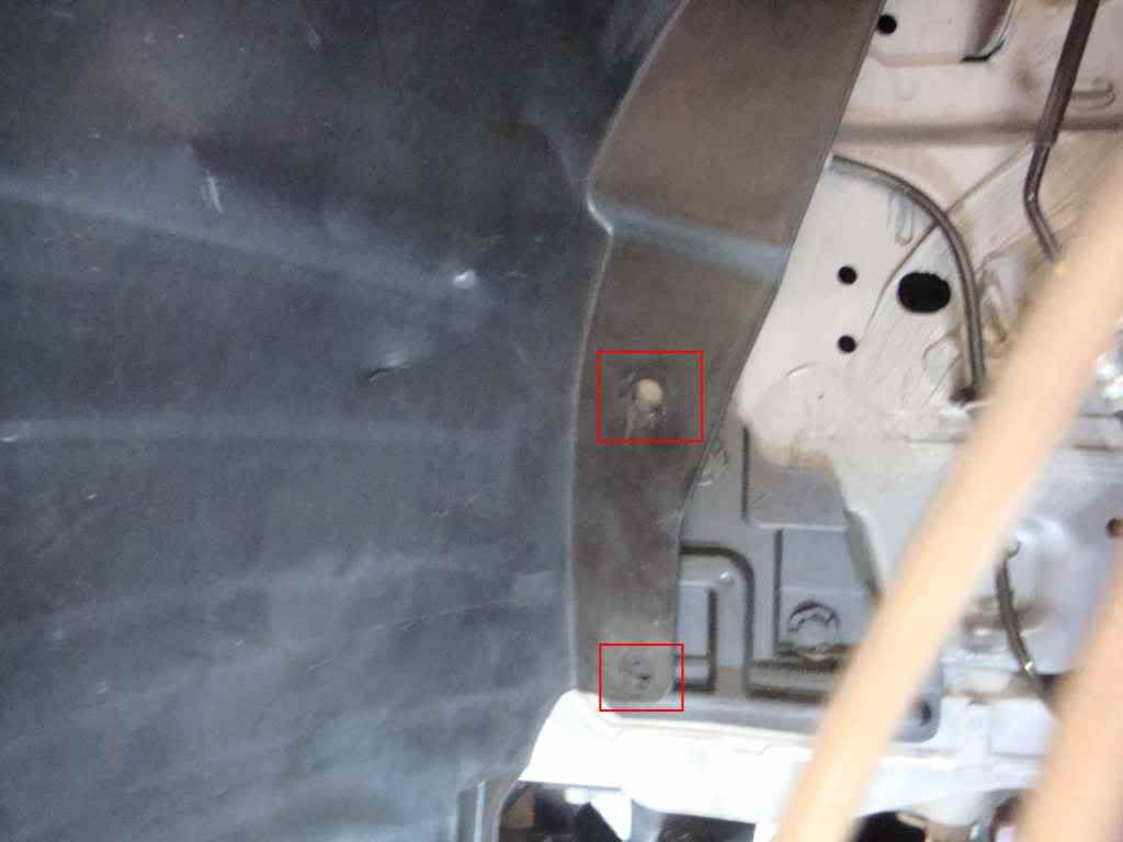 Name:  Me-MissingInnerFenderClipsbyMotor.jpg
Views: 264
Size:  36.7 KB